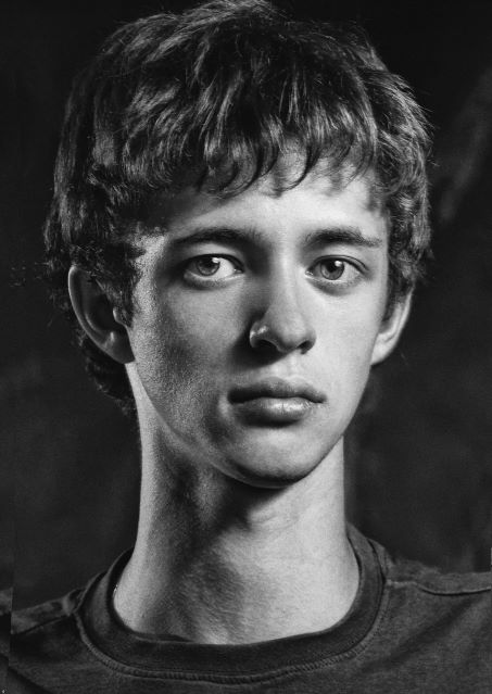 Portrait junger Mann Schwarz Weiss